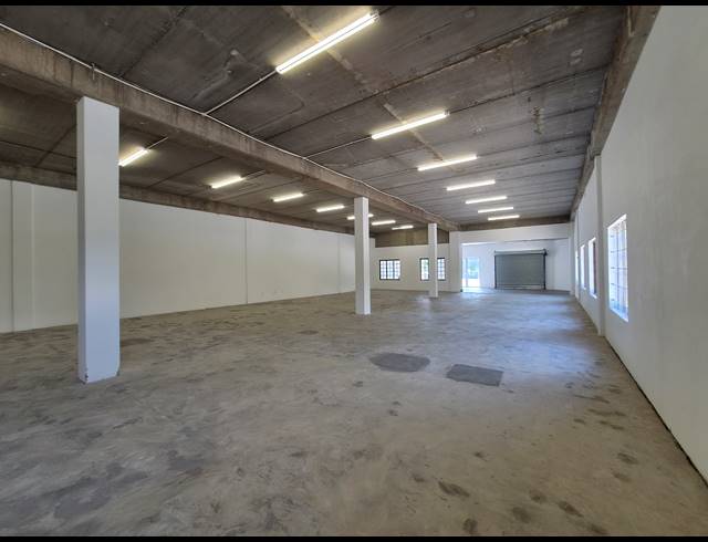 346M² RETAIL TO LET IN HALFWAY HOUSE
